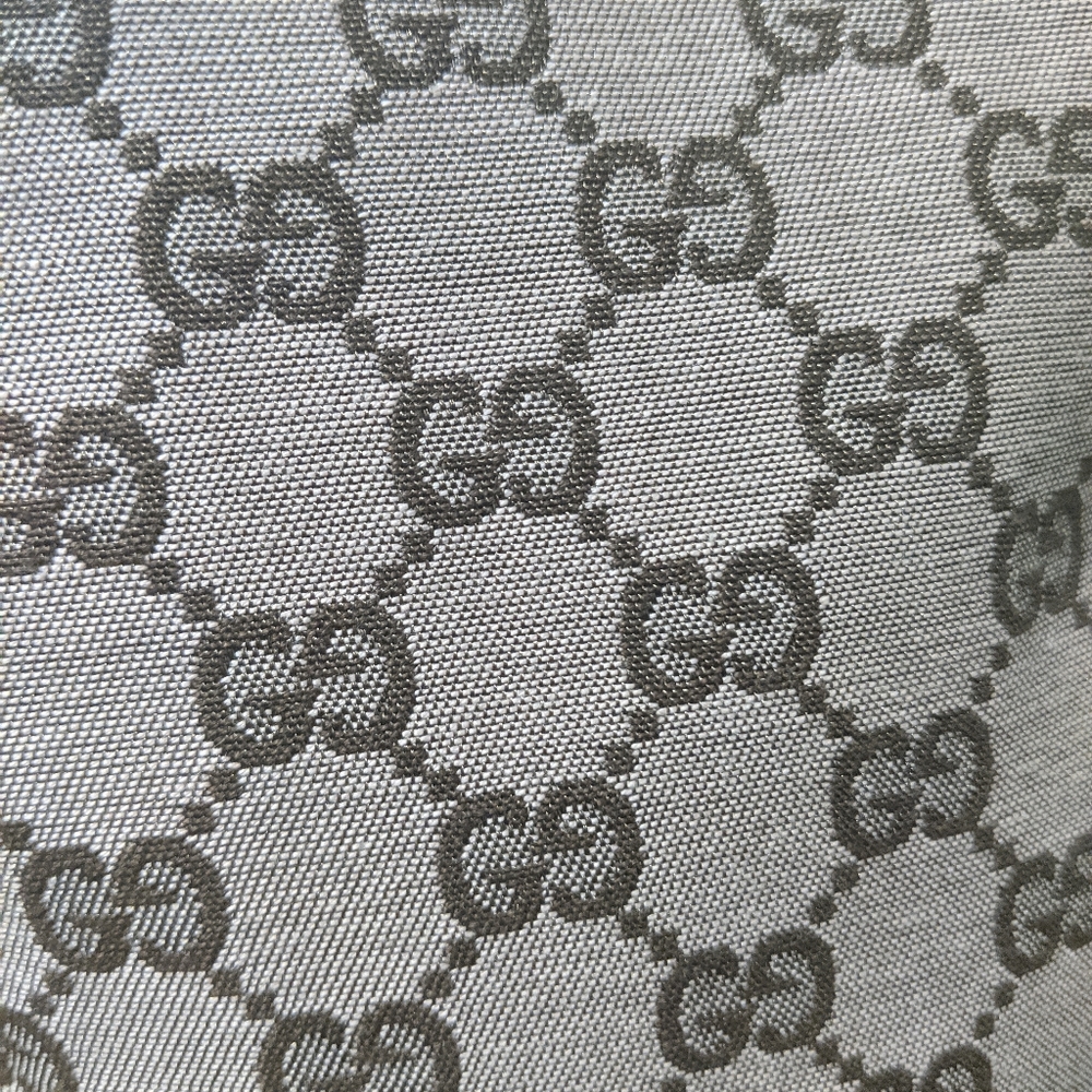 Authentic Gucci Small Signature Bucket Bag - Picture 2 of 2